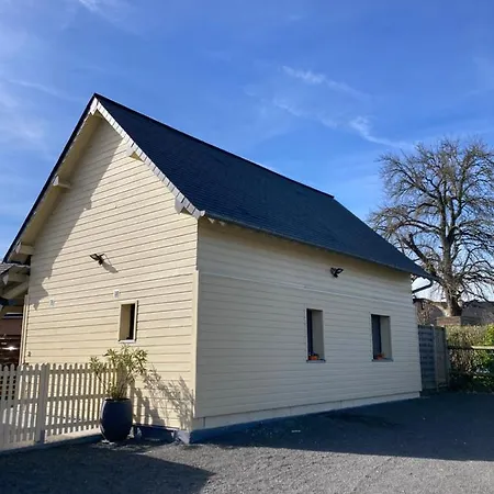 Au Petit Port Le Voilier 2 Chambres Avec Jacuzzi Privatif Et Le Drakkar Normand 3 Chambres Sans Jacuzzi Feriehus