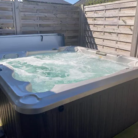 Au Petit Port Le Voilier 2 Chambres Avec Jacuzzi Privatif Et Le Drakkar Normand 3 Chambres Sans Jacuzzi *