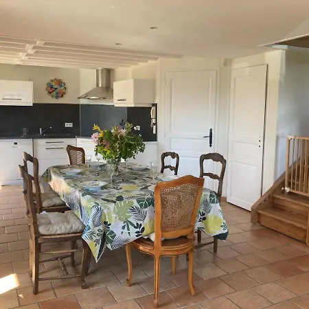 Au Petit Port Le Voilier 2 Chambres Avec Jacuzzi Privatif Et Le Drakkar Normand 3 Chambres Sans Jacuzzi *