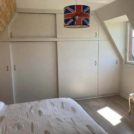 Au Petit Port Le Voilier 2 Chambres Avec Jacuzzi Privatif Et Le Drakkar Normand 3 Chambres Sans Jacuzzi Feriehus Berville-sur-Mer