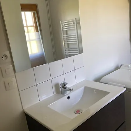 Au Petit Port Le Voilier 2 Chambres Avec Jacuzzi Privatif Et Le Drakkar Normand 3 Chambres Sans Jacuzzi * Berville-sur-Mer